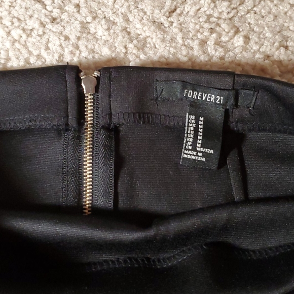 Forever 21 Black Mini Skirt - Picture 2 of 6
